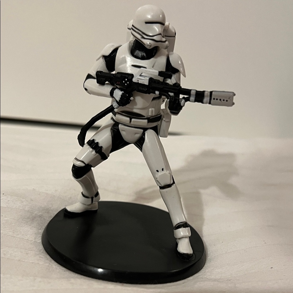 Star Wars Action Figures Set - Black, White, Red, Brown - Picture 9 of 11